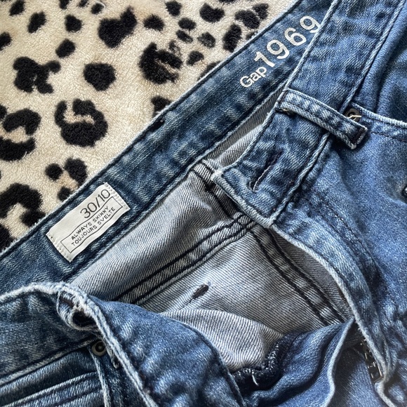 Cute cropped Gap jeans - Picture 2 of 5